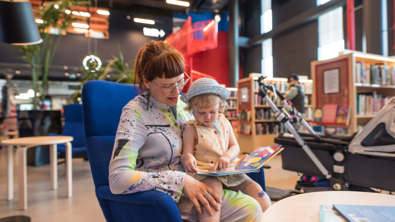 Röda Korsets utmärkelse Humanitär handräckning till finska bibliotek